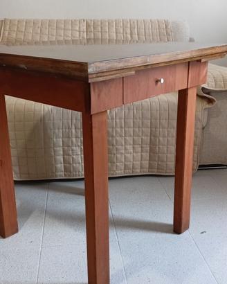 Tavolino con cassetto