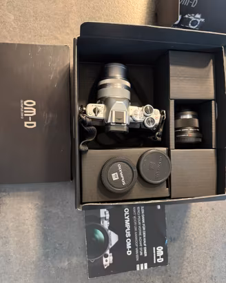 Olympus OM-D E-M10 Mark II + due obiettivi