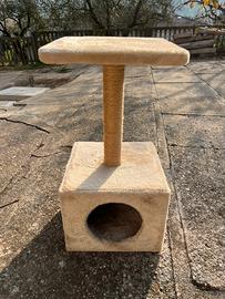 Tiragraffi per gatti con cuccia e piattaforma