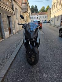 Yamaha XMax TechMax + 300cc
