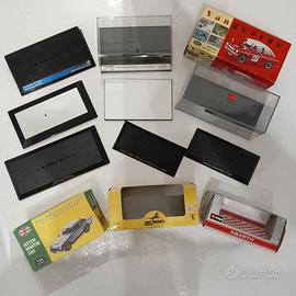 1/43 Lotto basi, teche, vetrinette, scatole auto