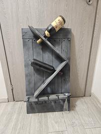 Porta bottiglie vino e calici