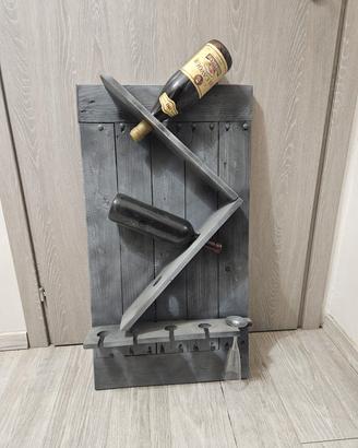 Porta bottiglie vino e calici