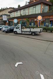 Locale commerciale con area cortiliva