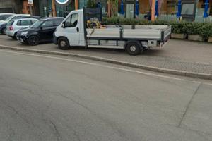 Locale commerciale con area cortiliva