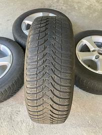 Pneumatici invernali Michelin con cerchio