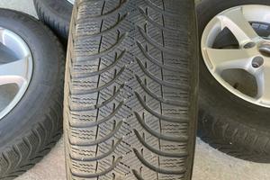 Pneumatici invernali Michelin con cerchio