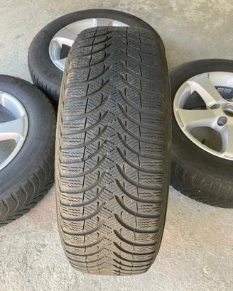 Pneumatici invernali Michelin con cerchio