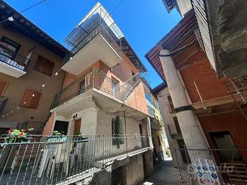 CASA SEMINDIPENDENTE A LOCANA