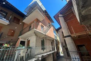 CASA SEMINDIPENDENTE A LOCANA