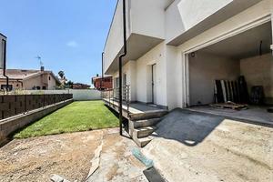 Villa di 130 m² con 1 locale e box auto a Roma
