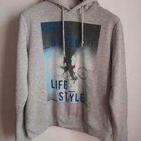 Felpa grigia XL con cappuccio e stampa anteriore