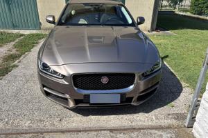 Jaguar xe 2.0 diesel  180 cv