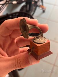 Miniatura grammofono legno e oggone vintage
