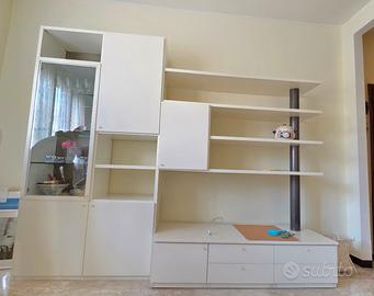 Mobile soggiorno in legno laccato marca Schiffini.