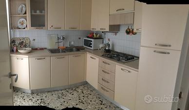 Cucina completa di elettrodomestici ed accessori