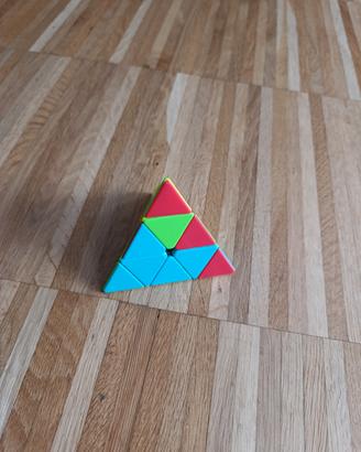 cubo di rubik triangolare 