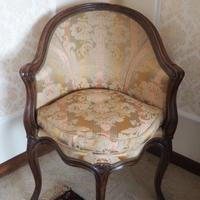 Poltroncina Vintage Regina Anna - Noce Intagliato