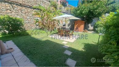 Appartamento trilocale con giardino.