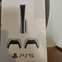 Ps5 con 2 joypad e giochi