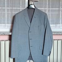 Giacca grigio chiaro.