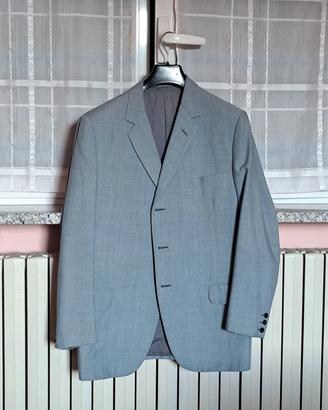 Giacca grigio chiaro.