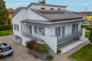 VILLA SINGOLA A CADELBOSCO DI SOPRA