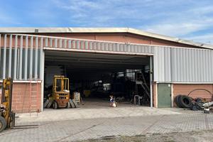 Capannone con terreno e casa del custode