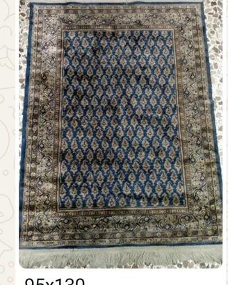 Elegante tappeto orientale blu