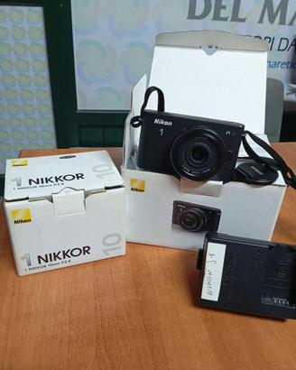 Nikon J1 con obiettivo 10mm