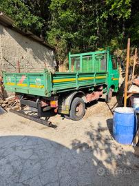camion trasformato in autocarro