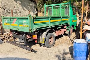 camion trasformato in autocarro