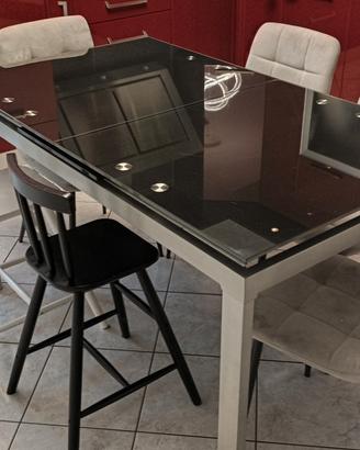 Tavolo in vetro allungabile