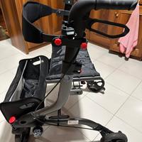 Deambulatore rollator pieghevole per anziani