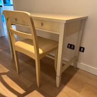 Cameretta con scrivania, 2 letti e cassettiera