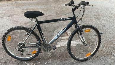 BICICLETTA MOUNTAIN BIKE