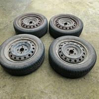 cerchi 15" con pneumatici invernali Toyota Yaris