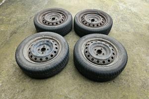 cerchi 15" con pneumatici invernali Toyota Yaris