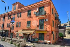 3 LOCALI A POZZUOLI