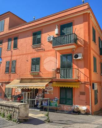 3 LOCALI A POZZUOLI