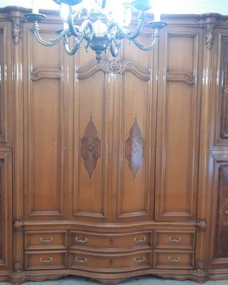 Armadio e Lampadario di bronzo 