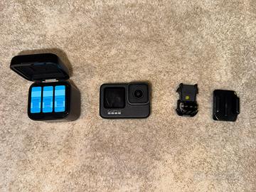 GoPro HERO 9 Black con 3 batterie e accessori