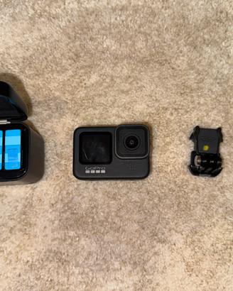 GoPro HERO 9 Black con 3 batterie e accessori