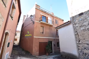 Immobile spazioso su 3 livelli con terrazza e box
