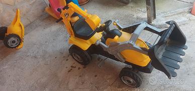 Trattore giocattolo