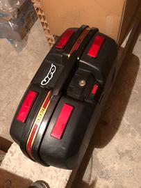 Baulotto moto/scooter attacco per  piastra givi