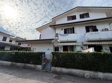 PORZIONE DI BIFAMILIARE A VIAREGGIO