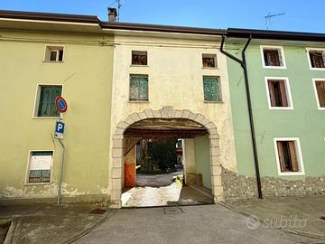 RUSTICO IN LINEA DA RISTRUTTURARE - INVESTIMENT...