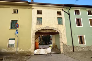 RUSTICO IN LINEA DA RISTRUTTURARE - INVESTIMENT...