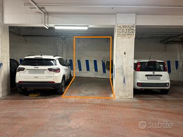Posto auto in garage - Zona Piazza Jenne